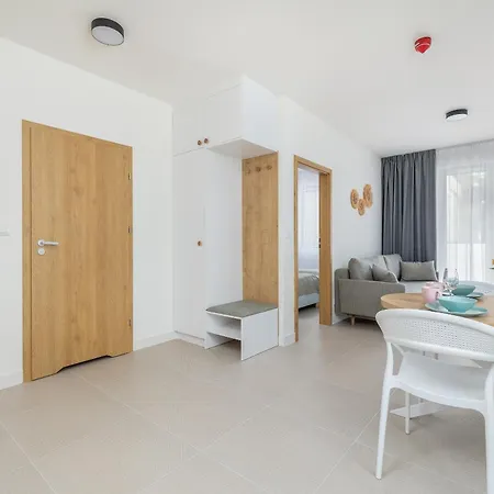 Jasny Apartament Z Jedna Sypialnia W Dabkach Tuz Przy Plazy Z Parkingiem By Noclegi Renters Dabki Exterior photo